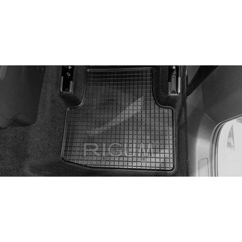 Rubber Car Mats VOLKSWAGEN PASSAT B8 (2014-...) RIGUM, Black