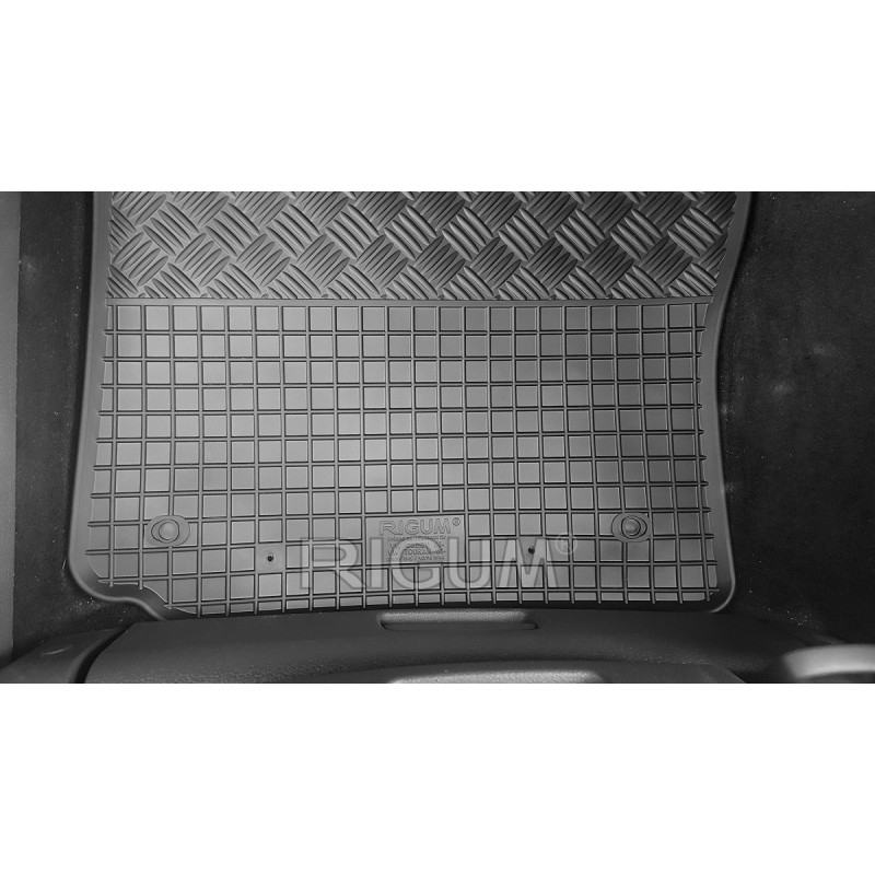 Rubber Car Mats VOLKSWAGEN TOURAN (2003-2014) RIGUM, Black