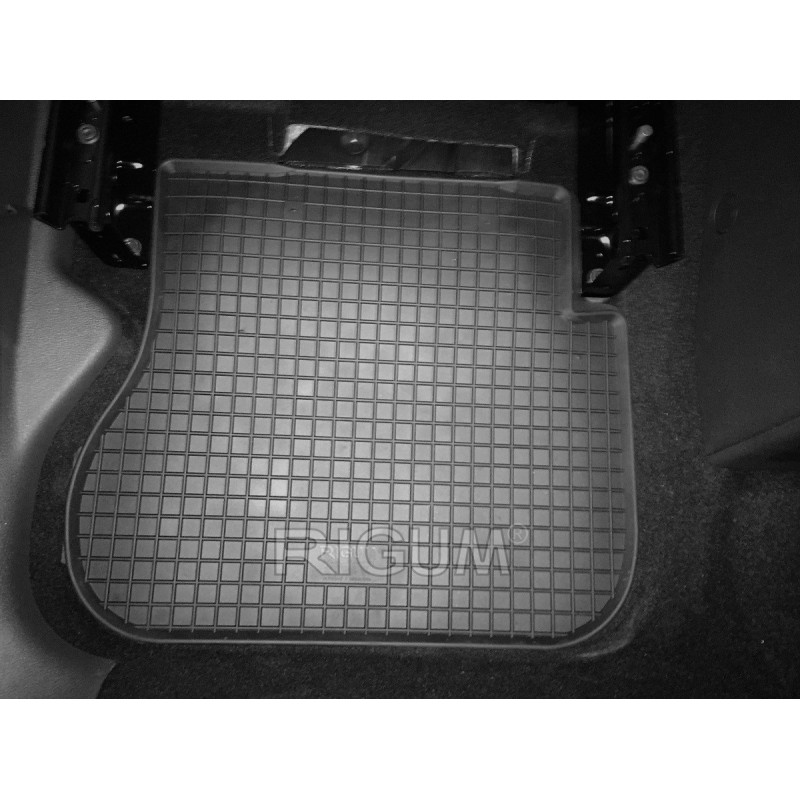 Rubber Car Mats VOLKSWAGEN TOURAN (2003-2014) RIGUM, Black
