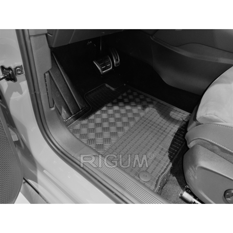 Gumijas auto paklāji CUPRA BORN (2022-...) RIGUM, melni